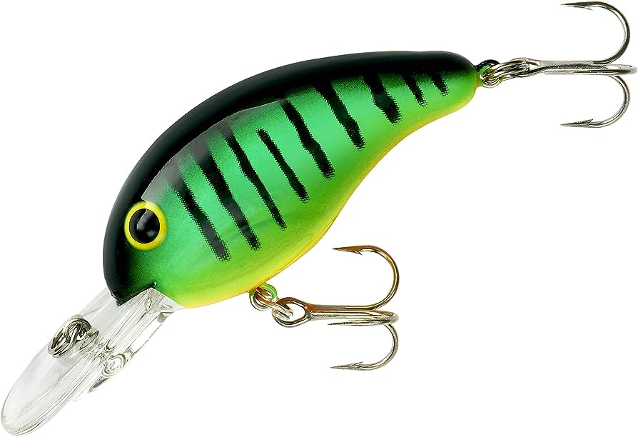 Crankbait Fire Tiger lure: Performs well in turbid waters, its high contrast attracts fish from afar.