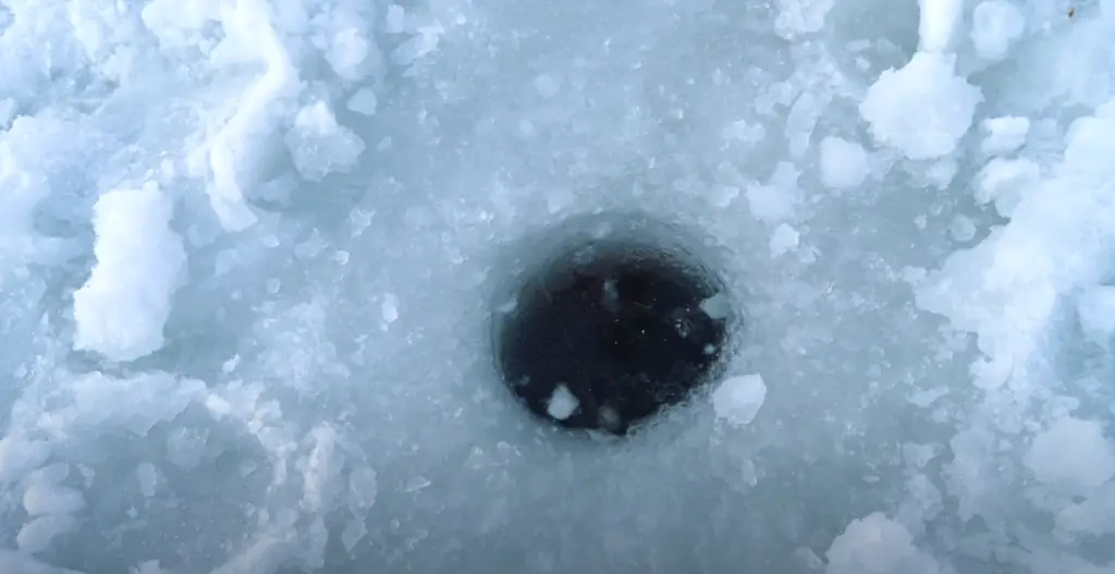 Hole in the ice to install a brimbal.